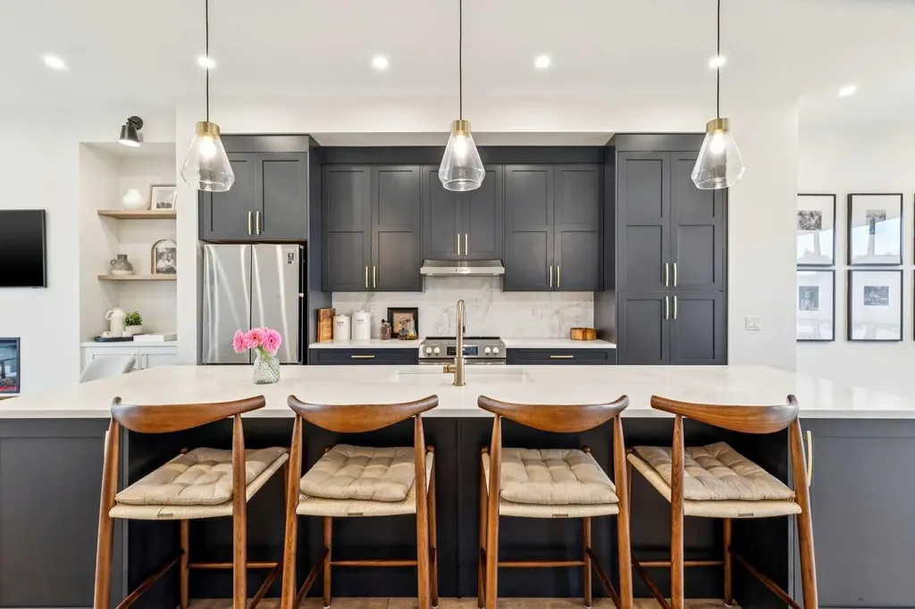 1329 Regal Crescent NE Calgary AB T2E 5H4