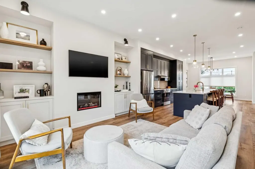1329 Regal Crescent NE Calgary AB T2E 5H4