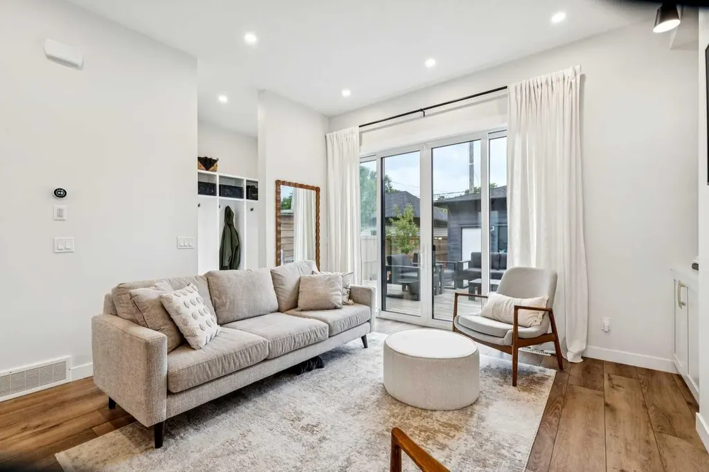 1329 Regal Crescent NE Calgary AB T2E 5H4