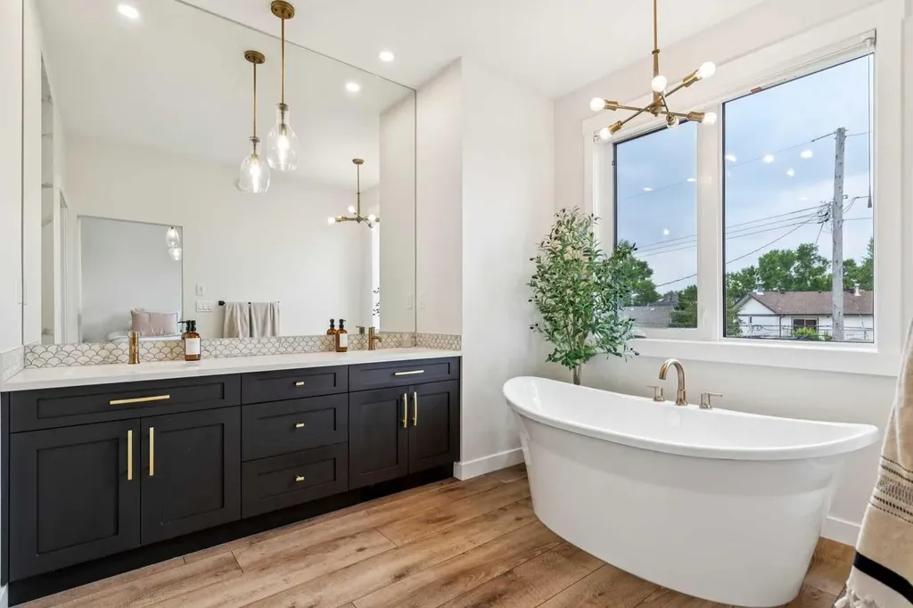 1329 Regal Crescent NE Calgary AB T2E 5H4