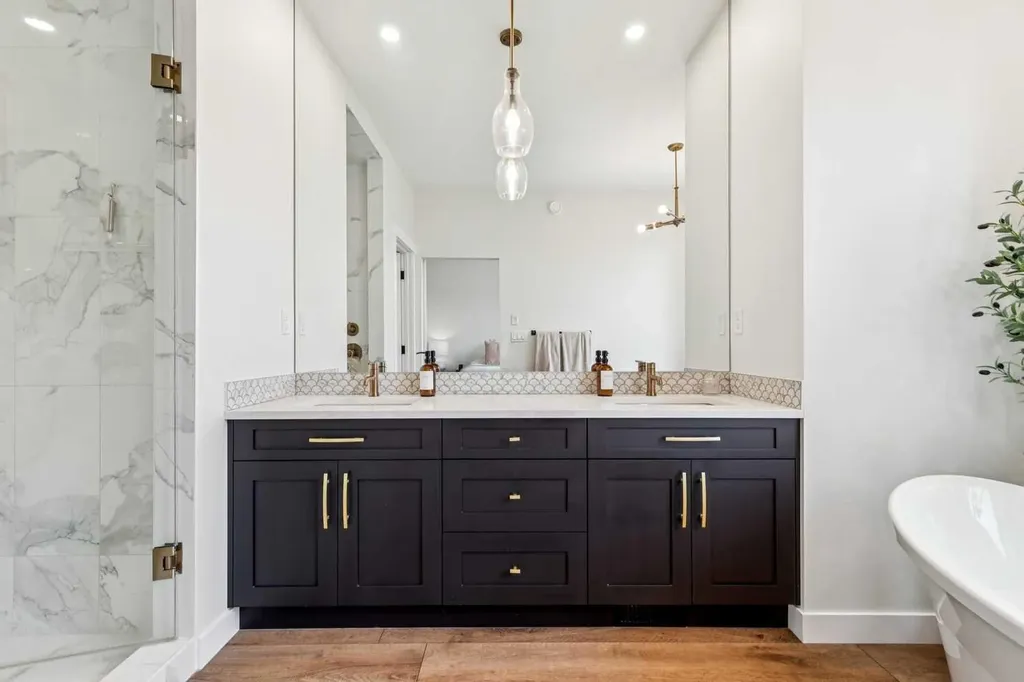 1329 Regal Crescent NE Calgary AB T2E 5H4