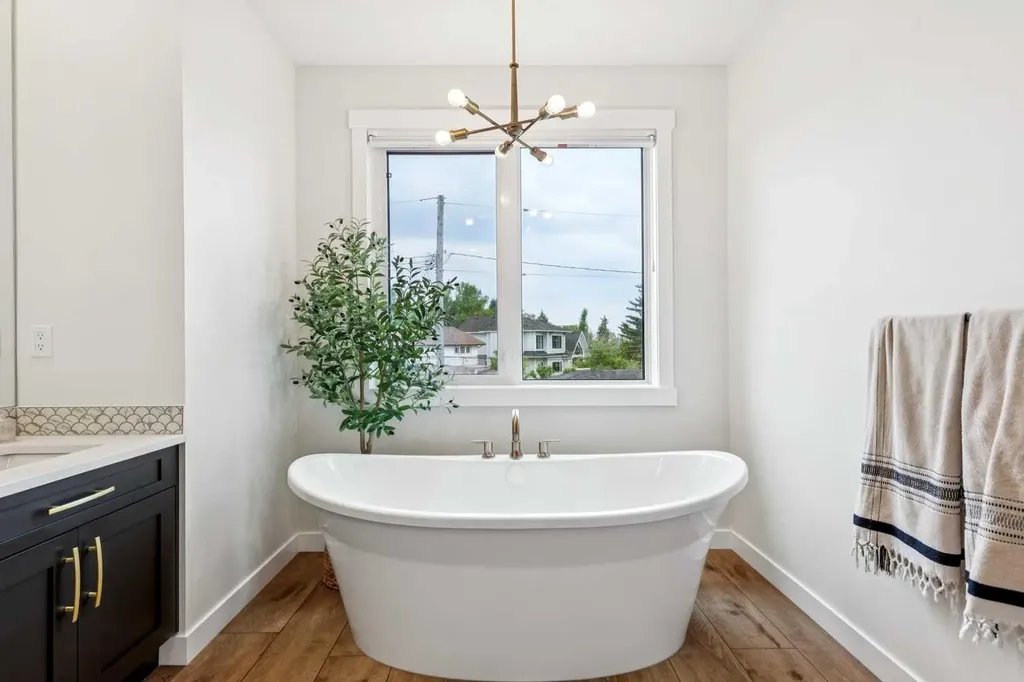 1329 Regal Crescent NE Calgary AB T2E 5H4