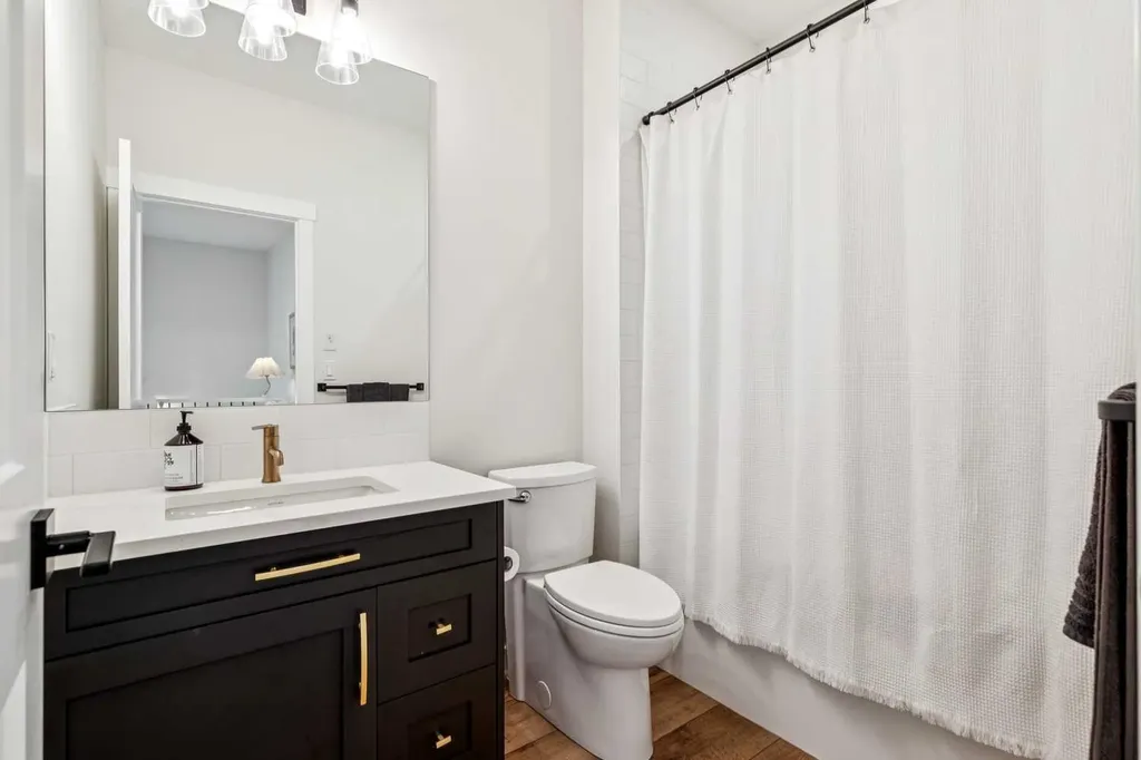 1329 Regal Crescent NE Calgary AB T2E 5H4