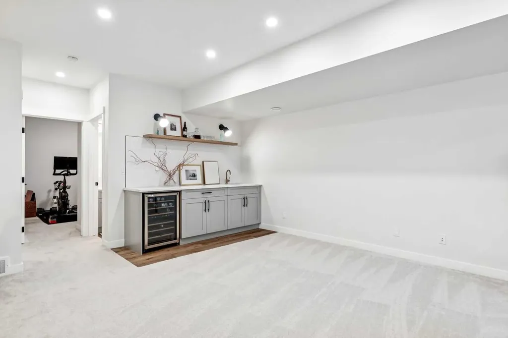 1329 Regal Crescent NE Calgary AB T2E 5H4