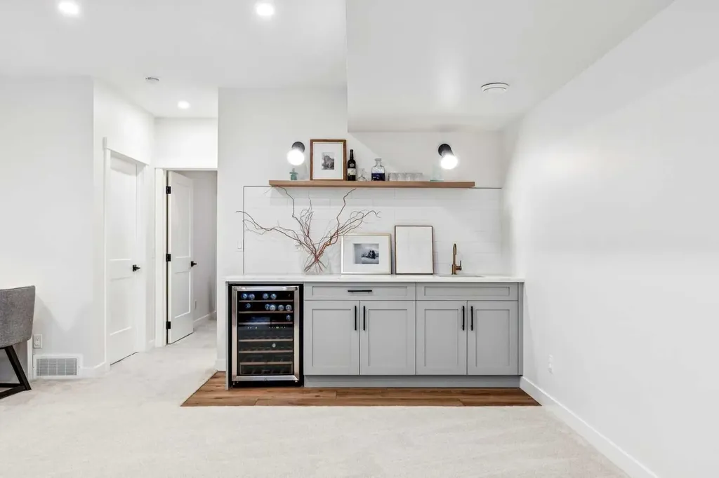 1329 Regal Crescent NE Calgary AB T2E 5H4