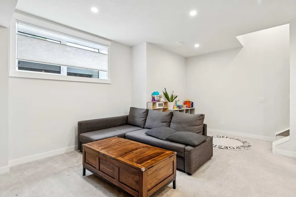 1329 Regal Crescent NE Calgary AB T2E 5H4