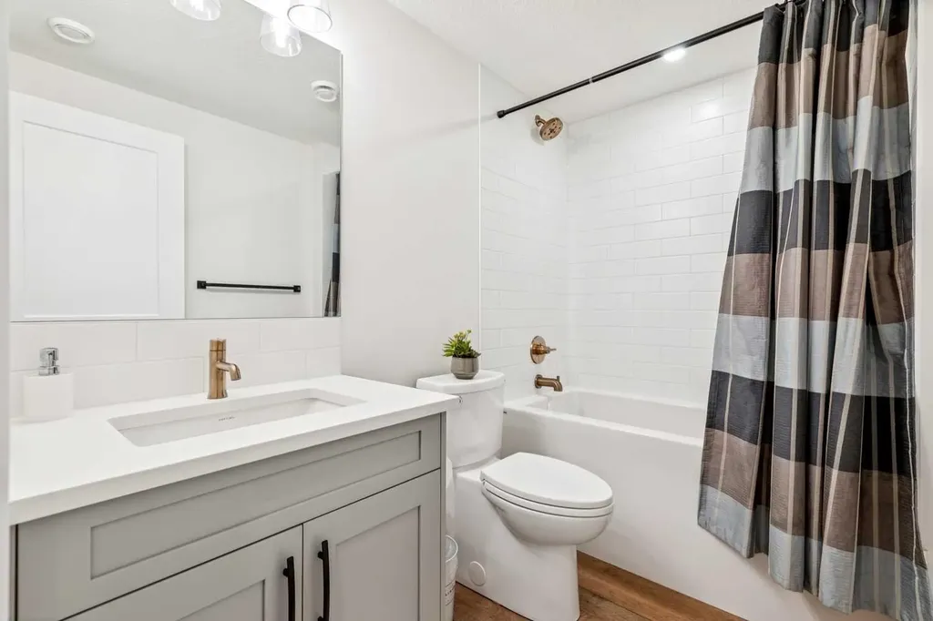 1329 Regal Crescent NE Calgary AB T2E 5H4