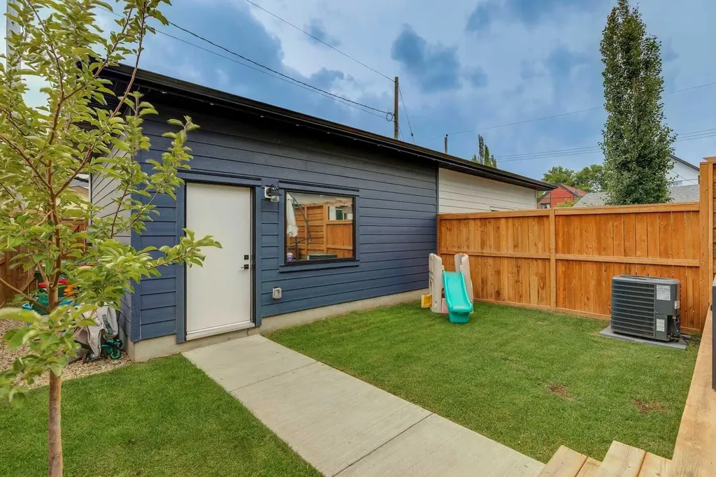 1329 Regal Crescent NE Calgary AB T2E 5H4