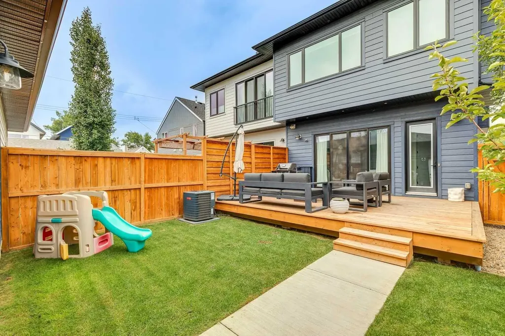 1329 Regal Crescent NE Calgary AB T2E 5H4