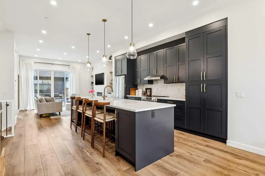 1329 Regal Crescent NE Calgary AB T2E 5H4