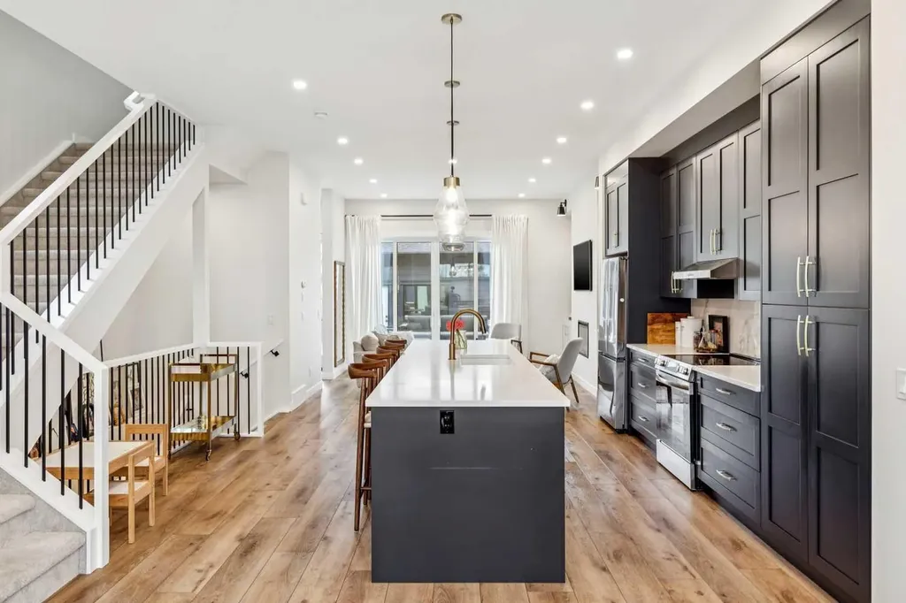 1329 Regal Crescent NE Calgary AB T2E 5H4