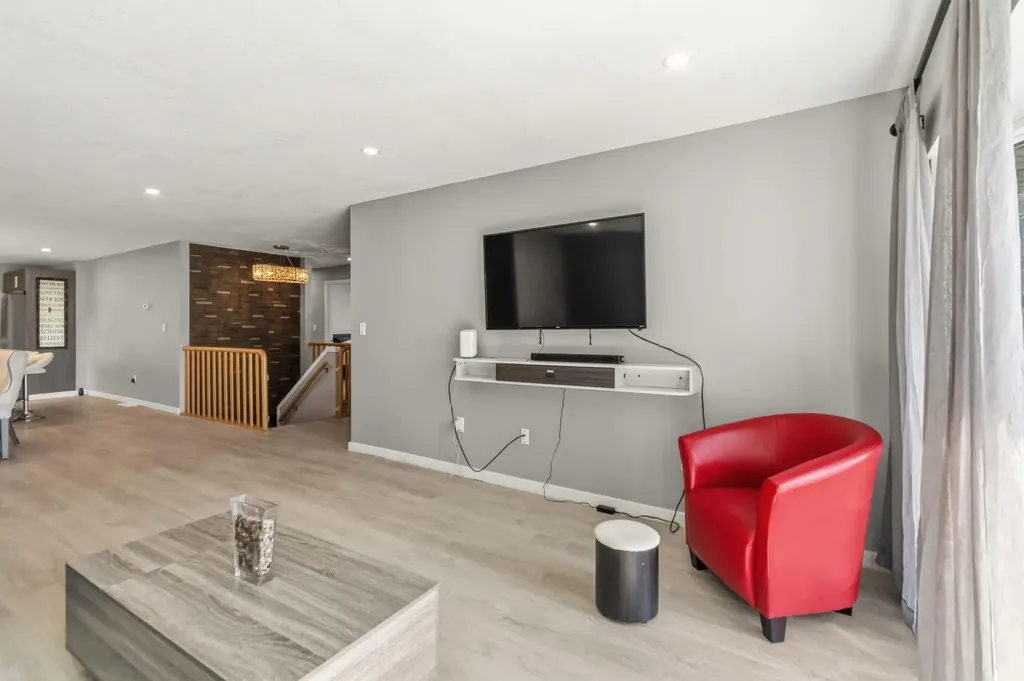 98 Hill Drive Fort Mcmurray AB T9H 2A4