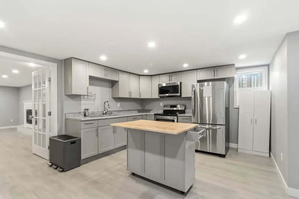 98 Hill Drive Fort Mcmurray AB T9H 2A4