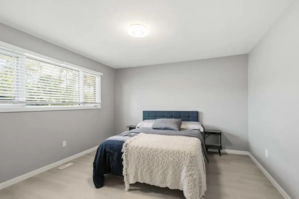 98 Hill Drive Fort Mcmurray AB T9H 2A4