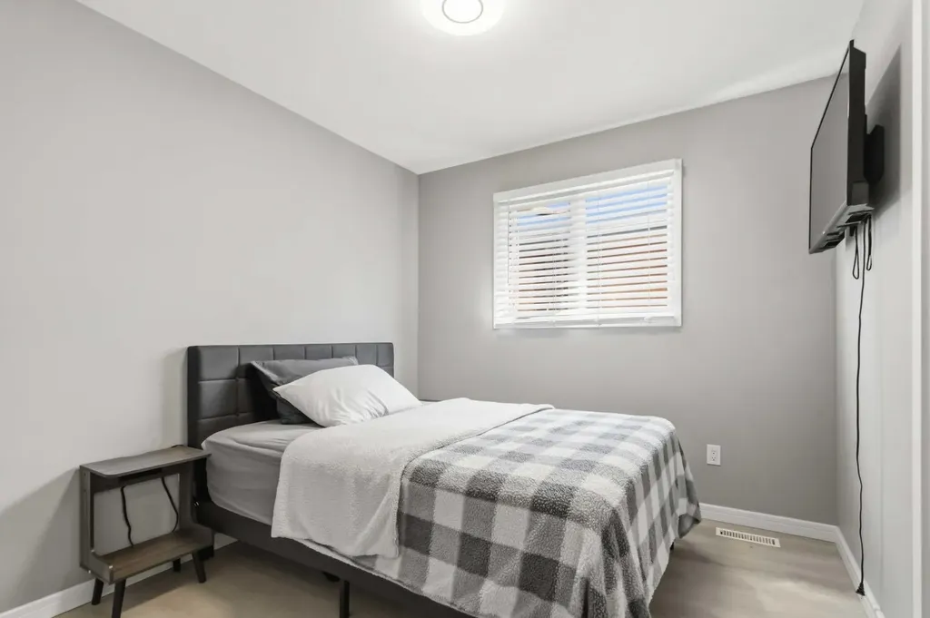 98 Hill Drive Fort Mcmurray AB T9H 2A4