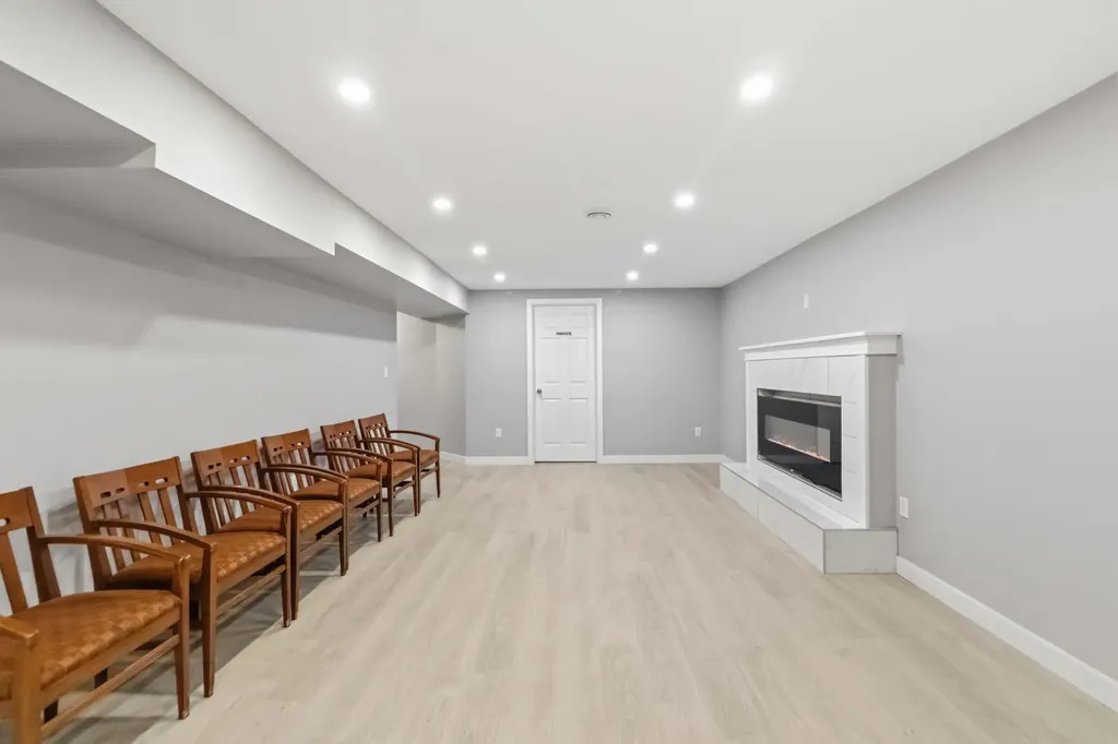 98 Hill Drive Fort Mcmurray AB T9H 2A4