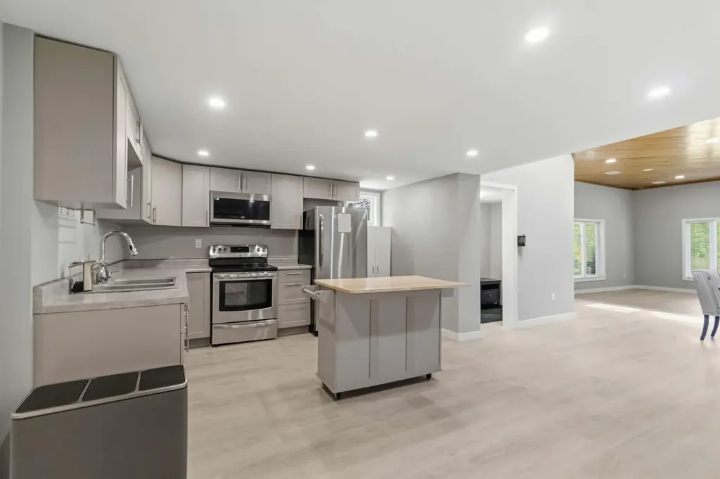 98 Hill Drive Fort Mcmurray AB T9H 2A4