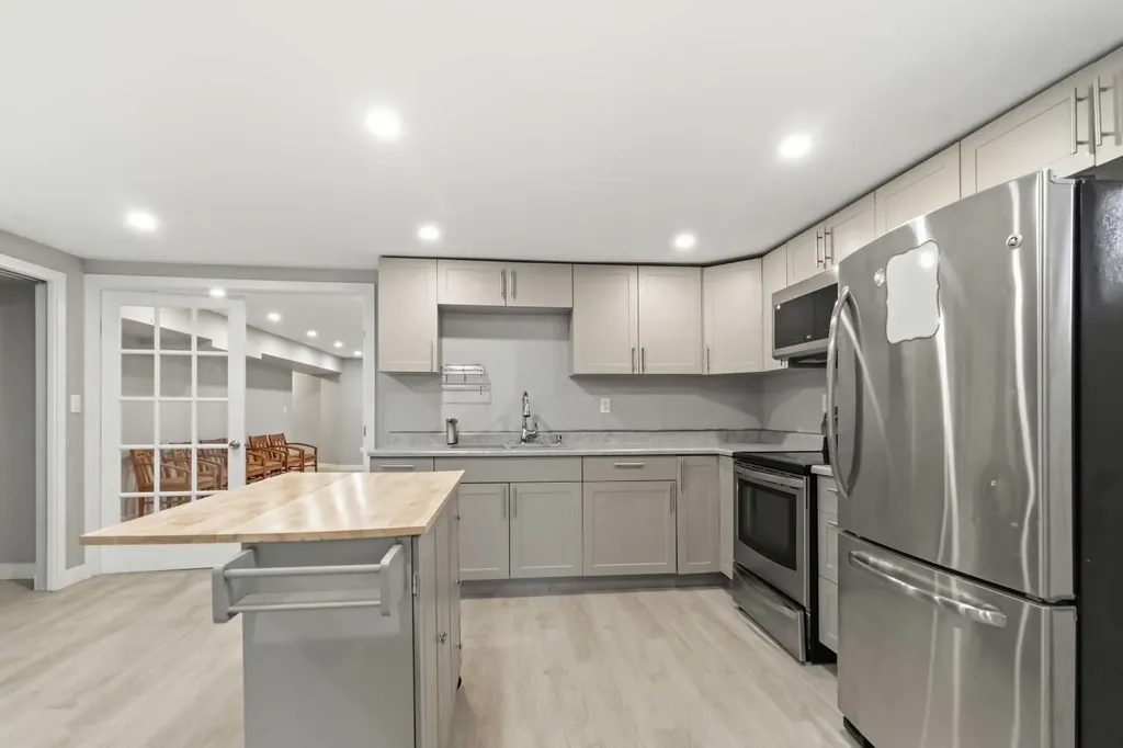 98 Hill Drive Fort Mcmurray AB T9H 2A4