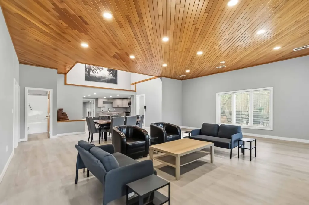 98 Hill Drive Fort Mcmurray AB T9H 2A4
