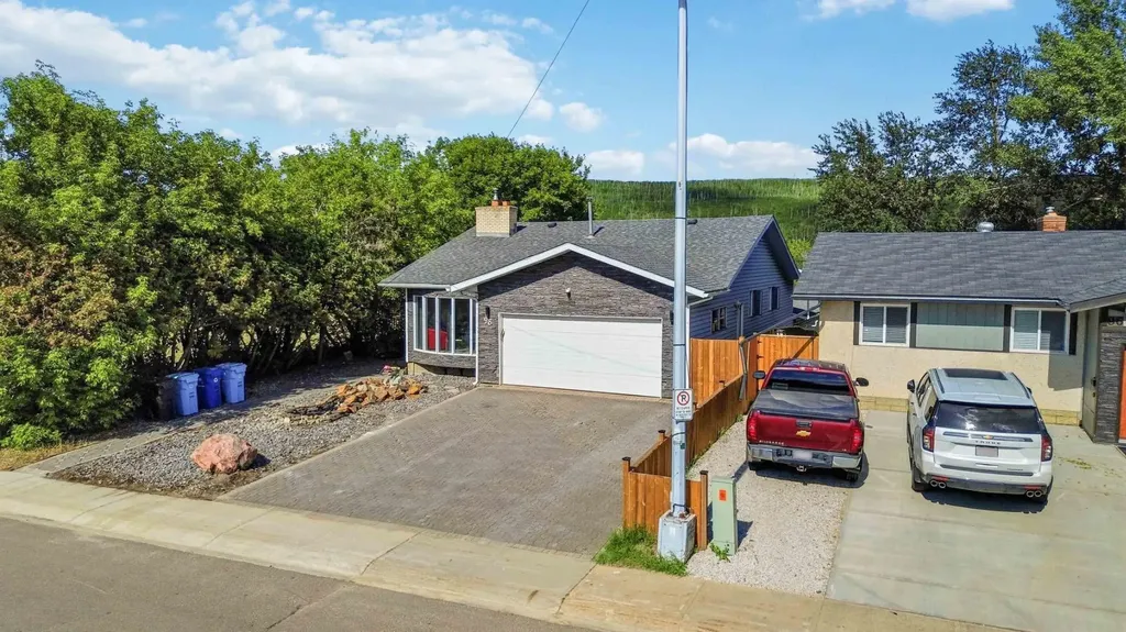 98 Hill Drive Fort Mcmurray AB T9H 2A4