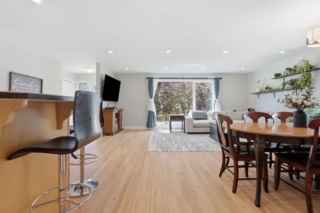 312 Penworth Way SE Calgary AB T2A 4G2