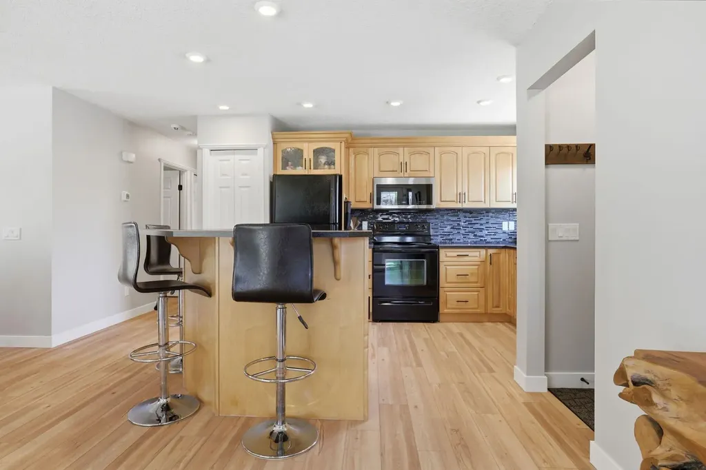 312 Penworth Way SE Calgary AB T2A 4G2
