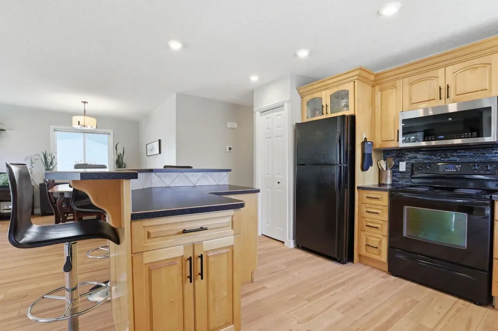 312 Penworth Way SE Calgary AB T2A 4G2