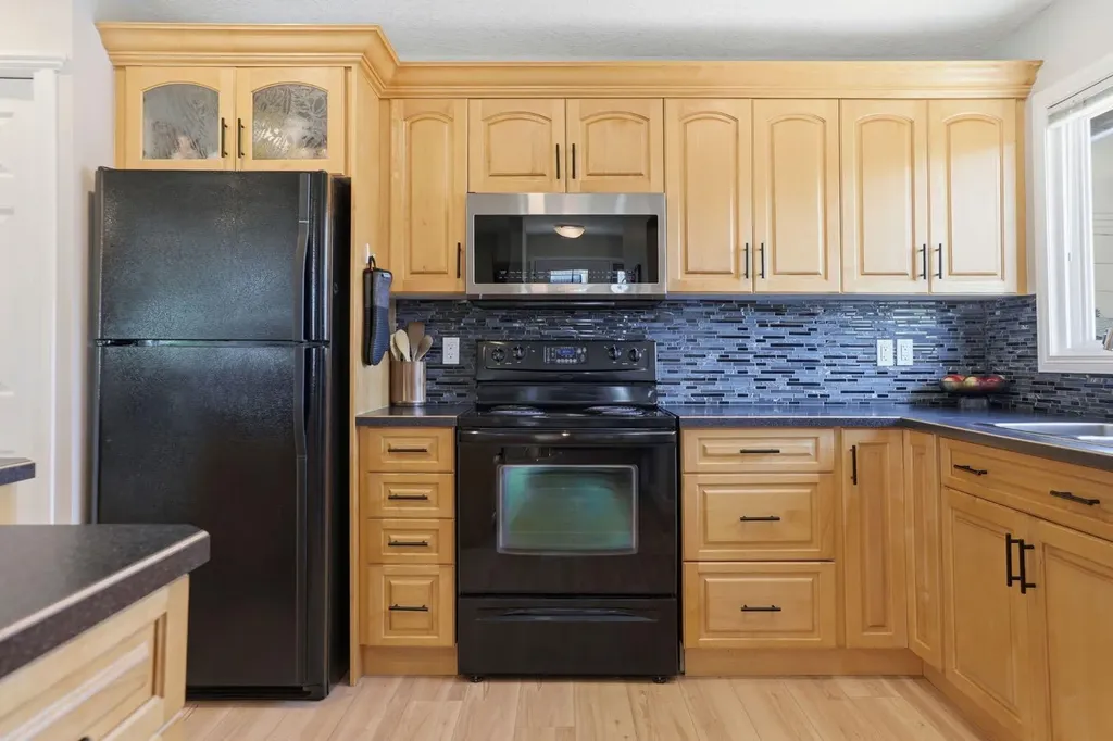 312 Penworth Way SE Calgary AB T2A 4G2