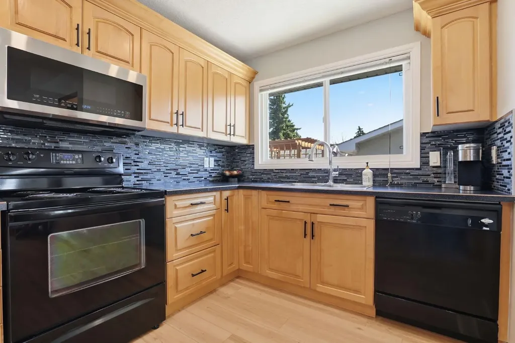 312 Penworth Way SE Calgary AB T2A 4G2