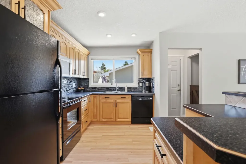 312 Penworth Way SE Calgary AB T2A 4G2