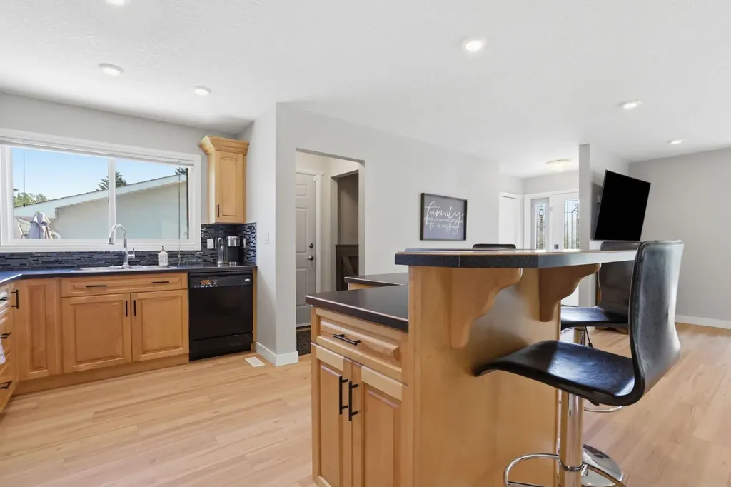312 Penworth Way SE Calgary AB T2A 4G2