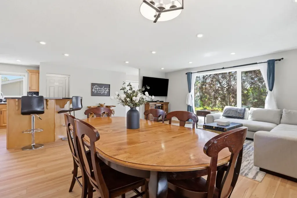 312 Penworth Way SE Calgary AB T2A 4G2