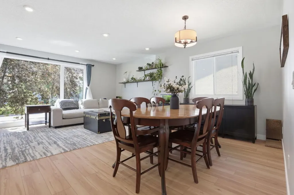 312 Penworth Way SE Calgary AB T2A 4G2