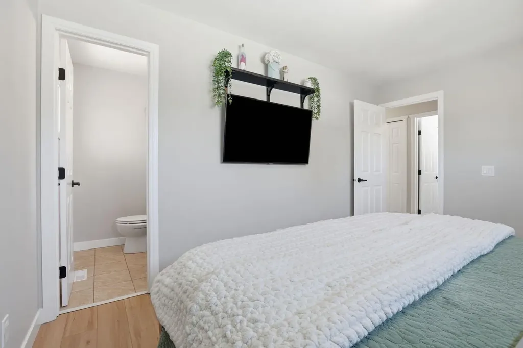 312 Penworth Way SE Calgary AB T2A 4G2