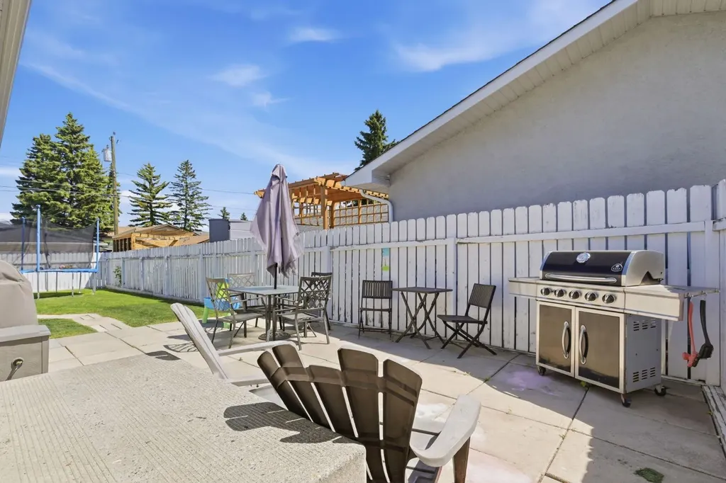 312 Penworth Way SE Calgary AB T2A 4G2