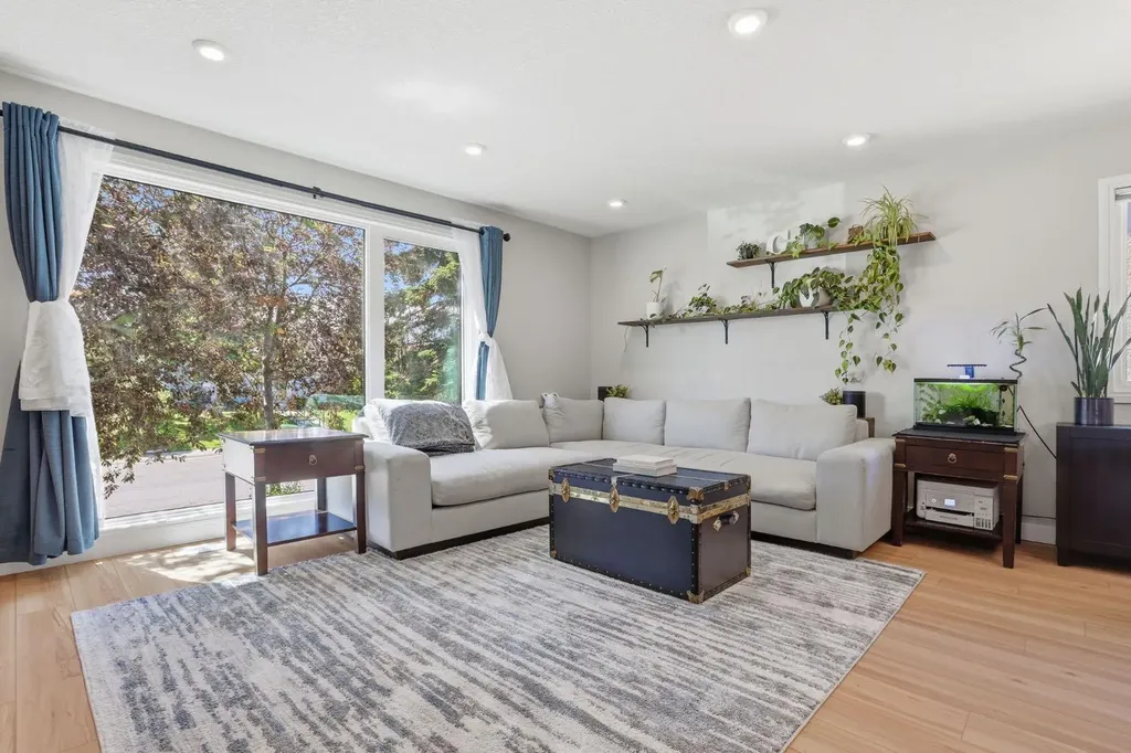 312 Penworth Way SE Calgary AB T2A 4G2