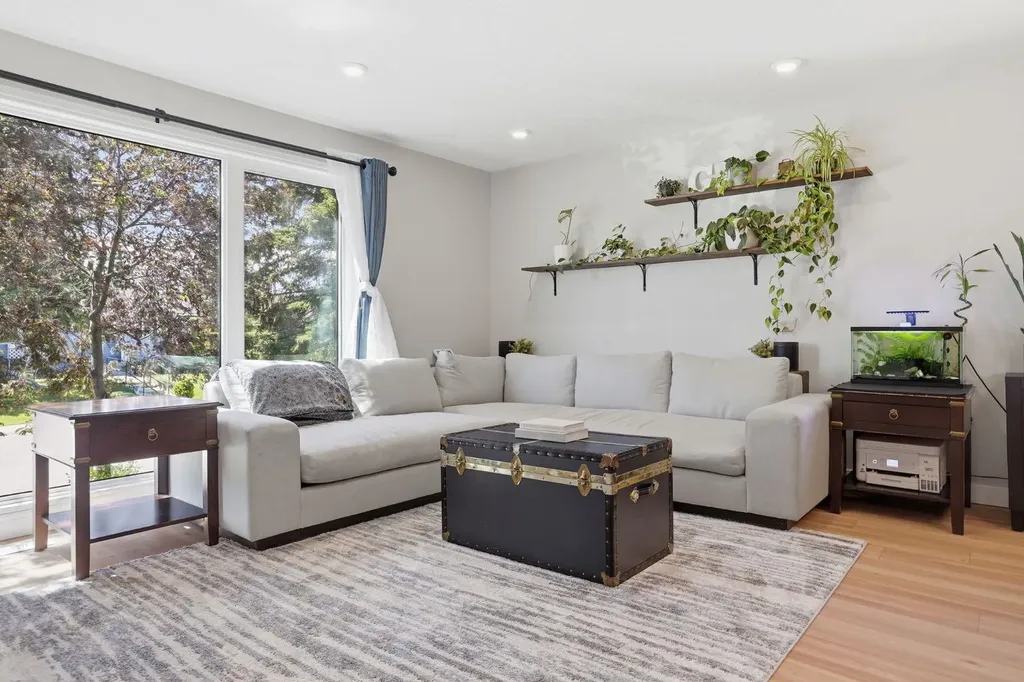 312 Penworth Way SE Calgary AB T2A 4G2