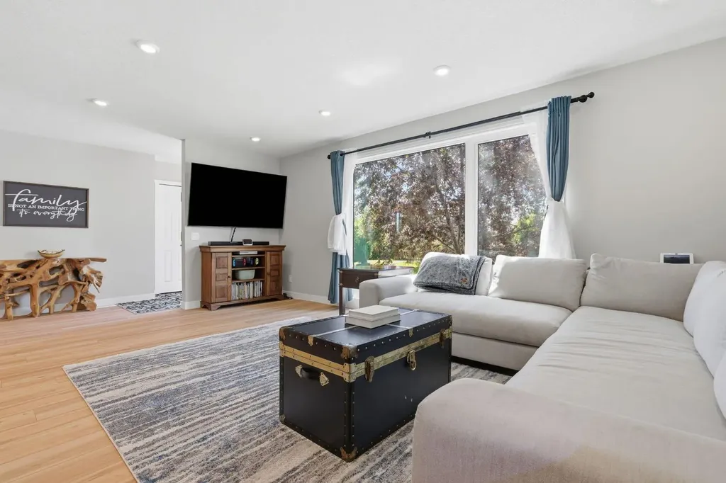 312 Penworth Way SE Calgary AB T2A 4G2