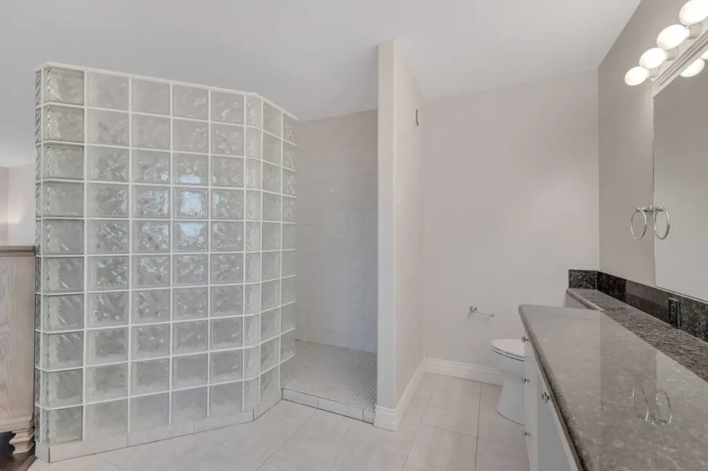 25 Ashmore Close Red Deer AB T4R 2R7