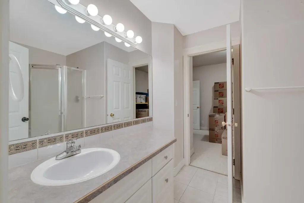 25 Ashmore Close Red Deer AB T4R 2R7