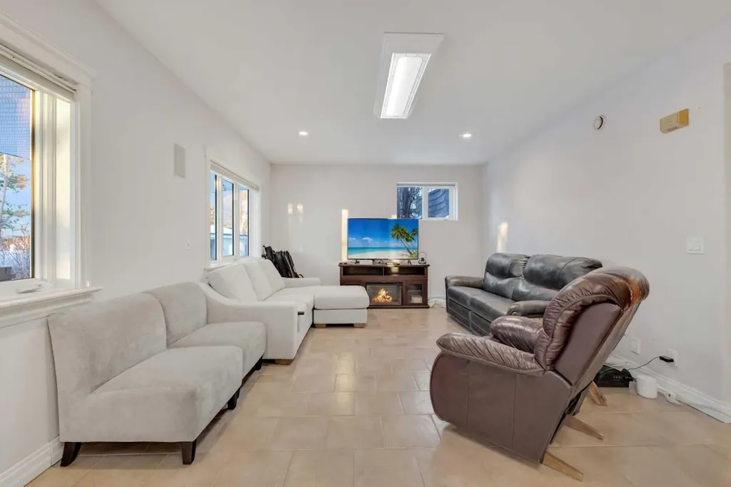 25 Ashmore Close Red Deer AB T4R 2R7