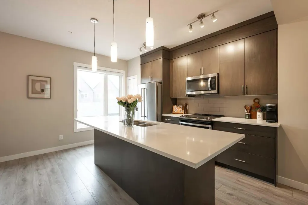 156 Livingston Common NE Calgary AB T3P 1K1