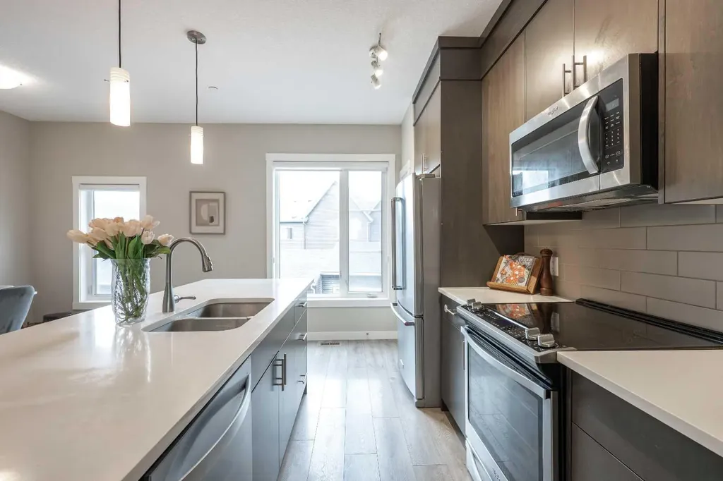 156 Livingston Common NE Calgary AB T3P 1K1