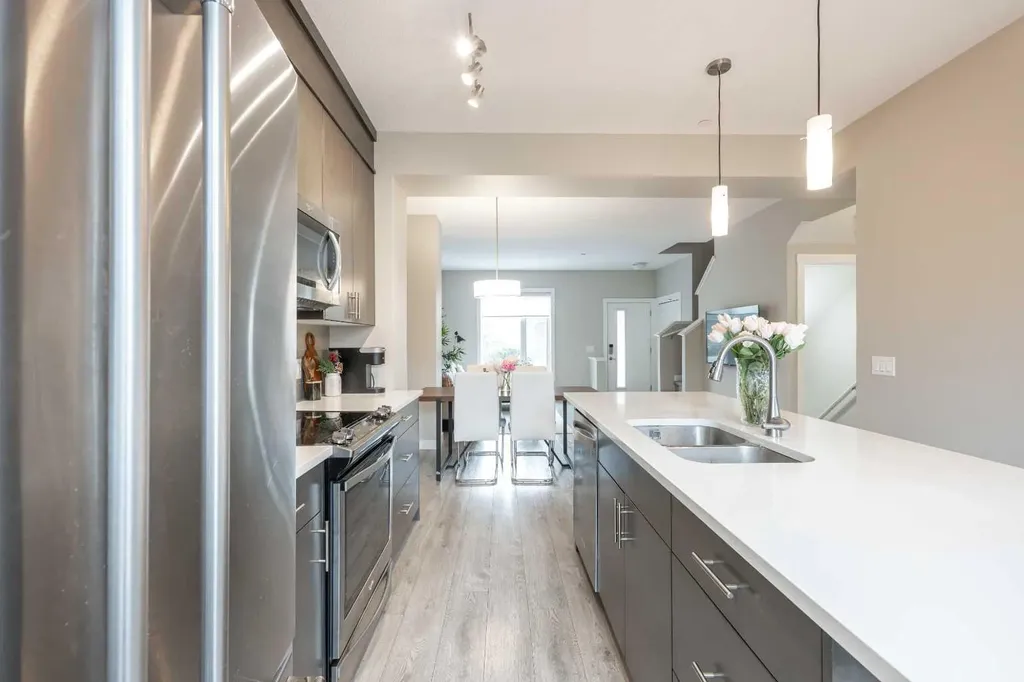 156 Livingston Common NE Calgary AB T3P 1K1