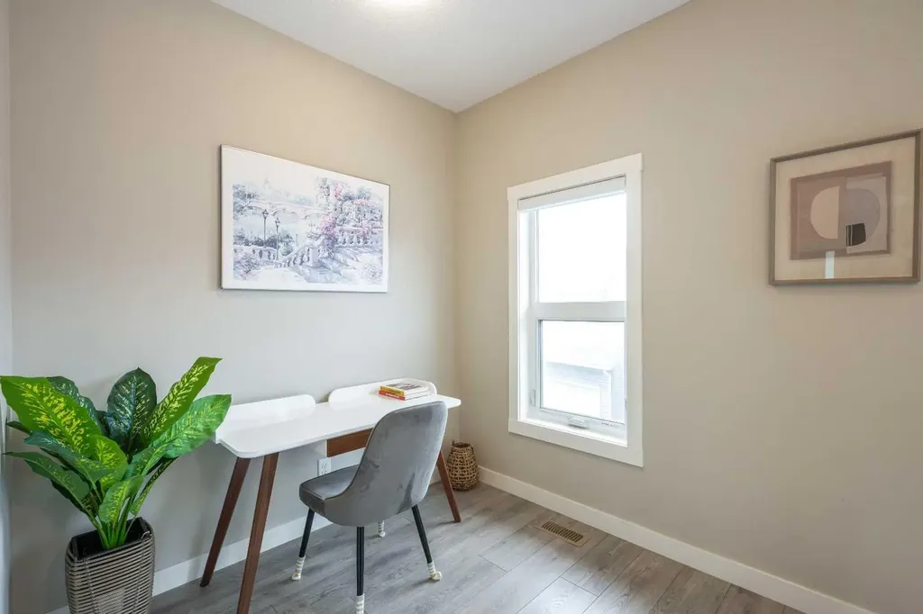 156 Livingston Common NE Calgary AB T3P 1K1