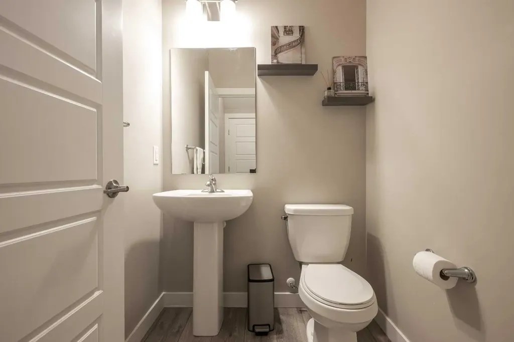 156 Livingston Common NE Calgary AB T3P 1K1