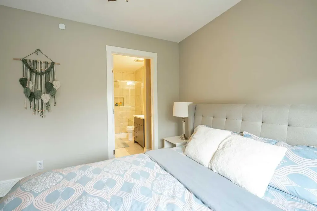 156 Livingston Common NE Calgary AB T3P 1K1