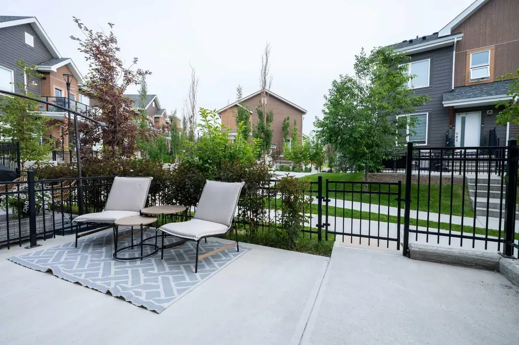 156 Livingston Common NE Calgary AB T3P 1K1