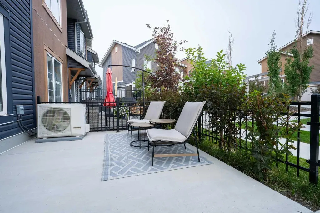 156 Livingston Common NE Calgary AB T3P 1K1