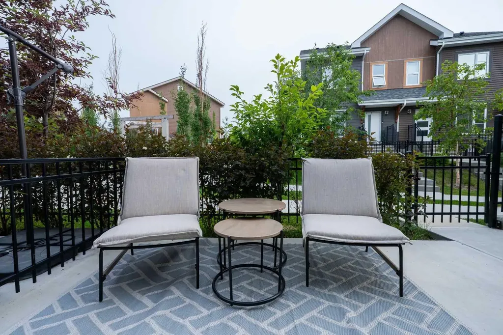 156 Livingston Common NE Calgary AB T3P 1K1